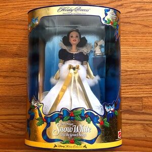 Snow White Holiday Collection w Bunny Ornament